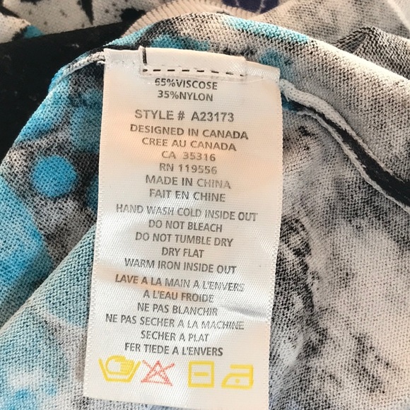 Ladies lightweight knit top. Size medium. - Picture 4 of 4